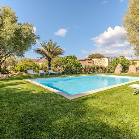 Stazzo San Teodoro Piscina Condivisaアパートメント エクステリア 写真